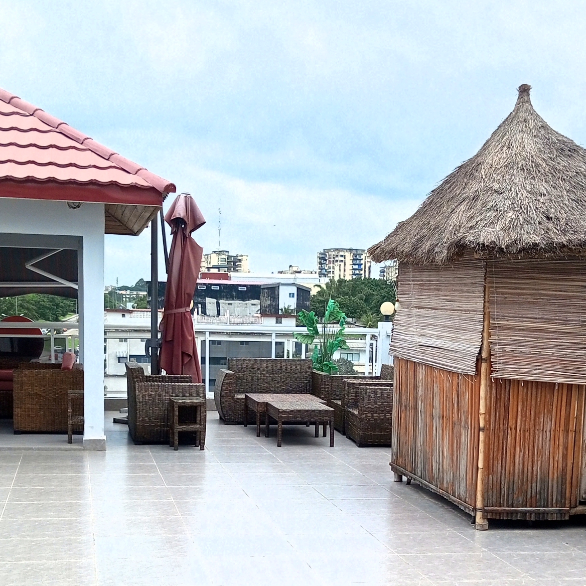 RESTAURANT GALAXY - Photo 1