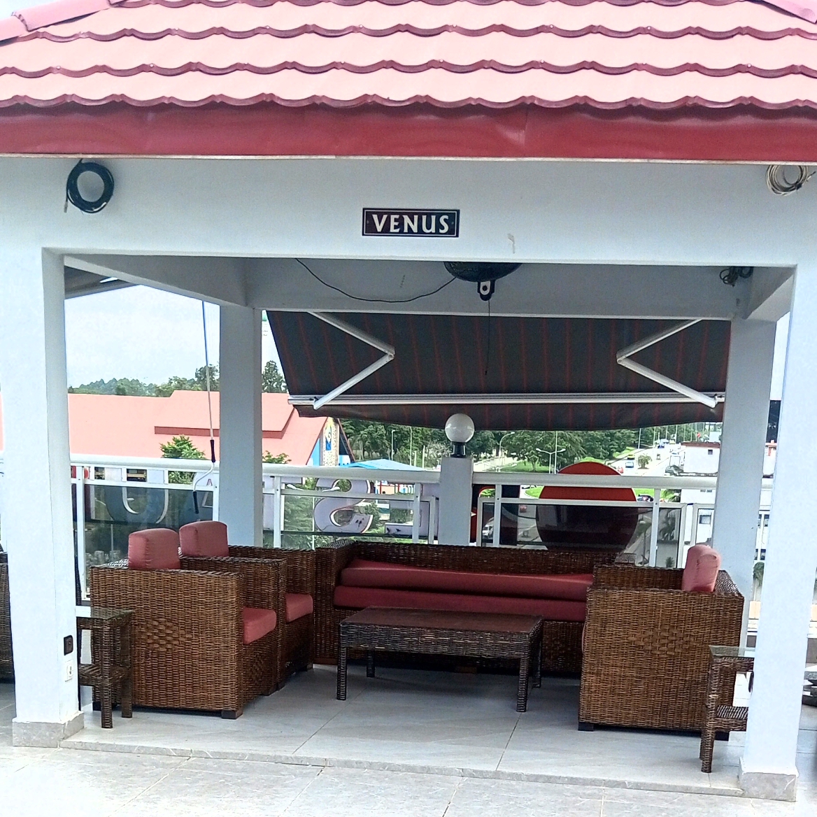 RESTAURANT GALAXY - Photo 3