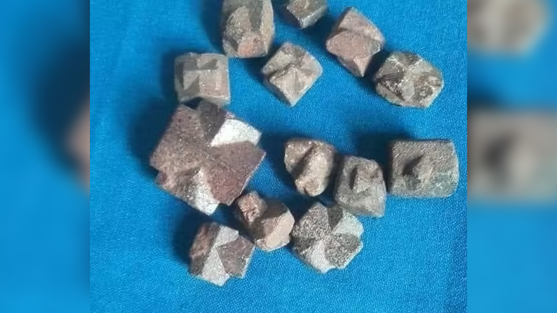 L'HISTOIRE DES PIERRES PRECIEUSES DE BEKORA