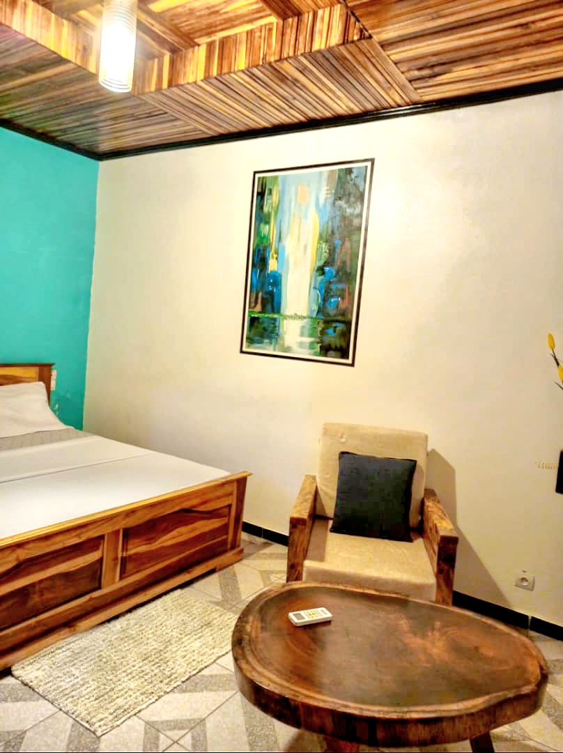 HOTEL ELEGANCE 421 - Photo 4