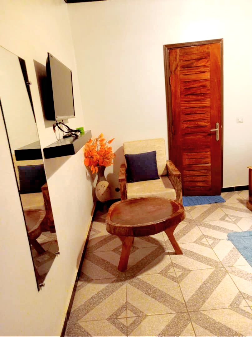 HOTEL ELEGANCE 421 - Photo 9