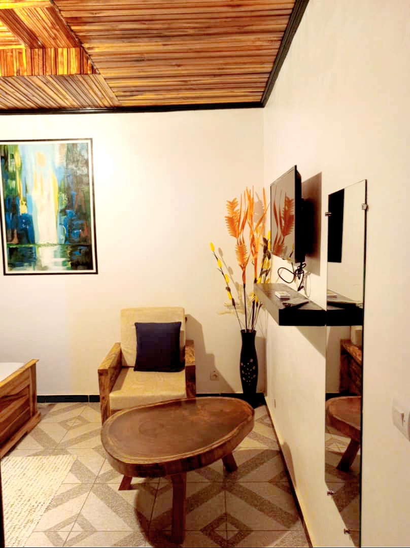 HOTEL ELEGANCE 421 - Photo 7