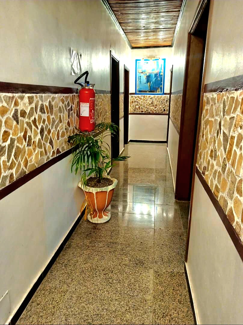 HOTEL ELEGANCE 421 - Photo 6