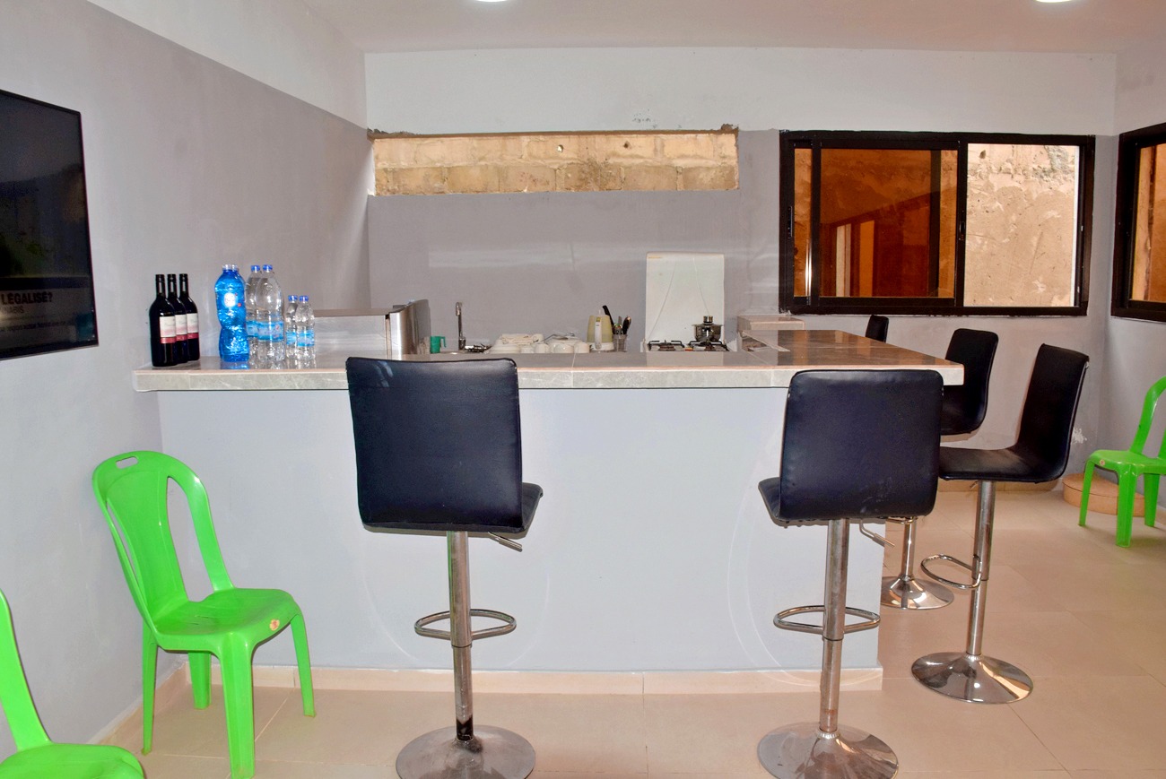 IDEAL HOTEL II - Photo 6