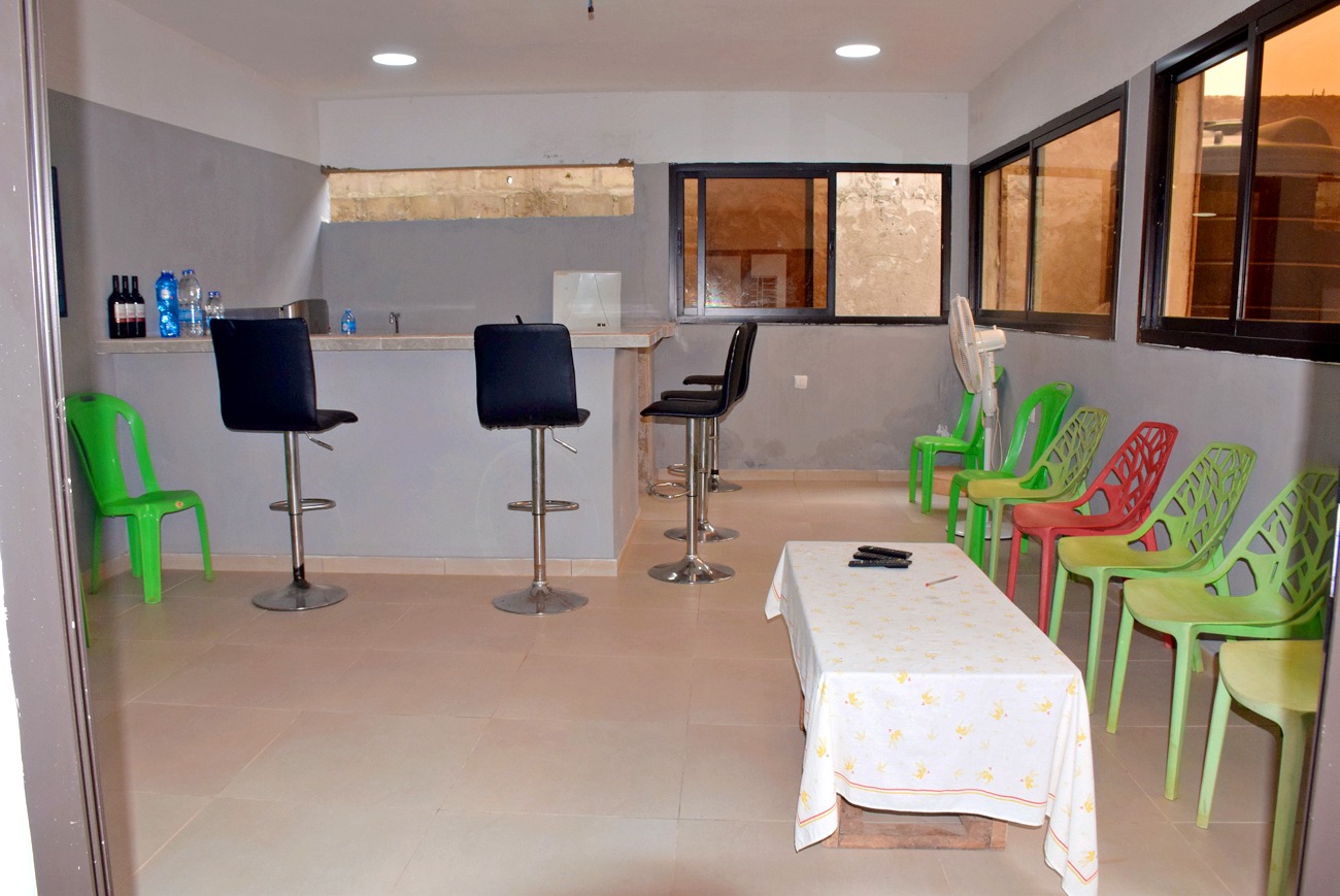 IDEAL HOTEL II - Photo 5