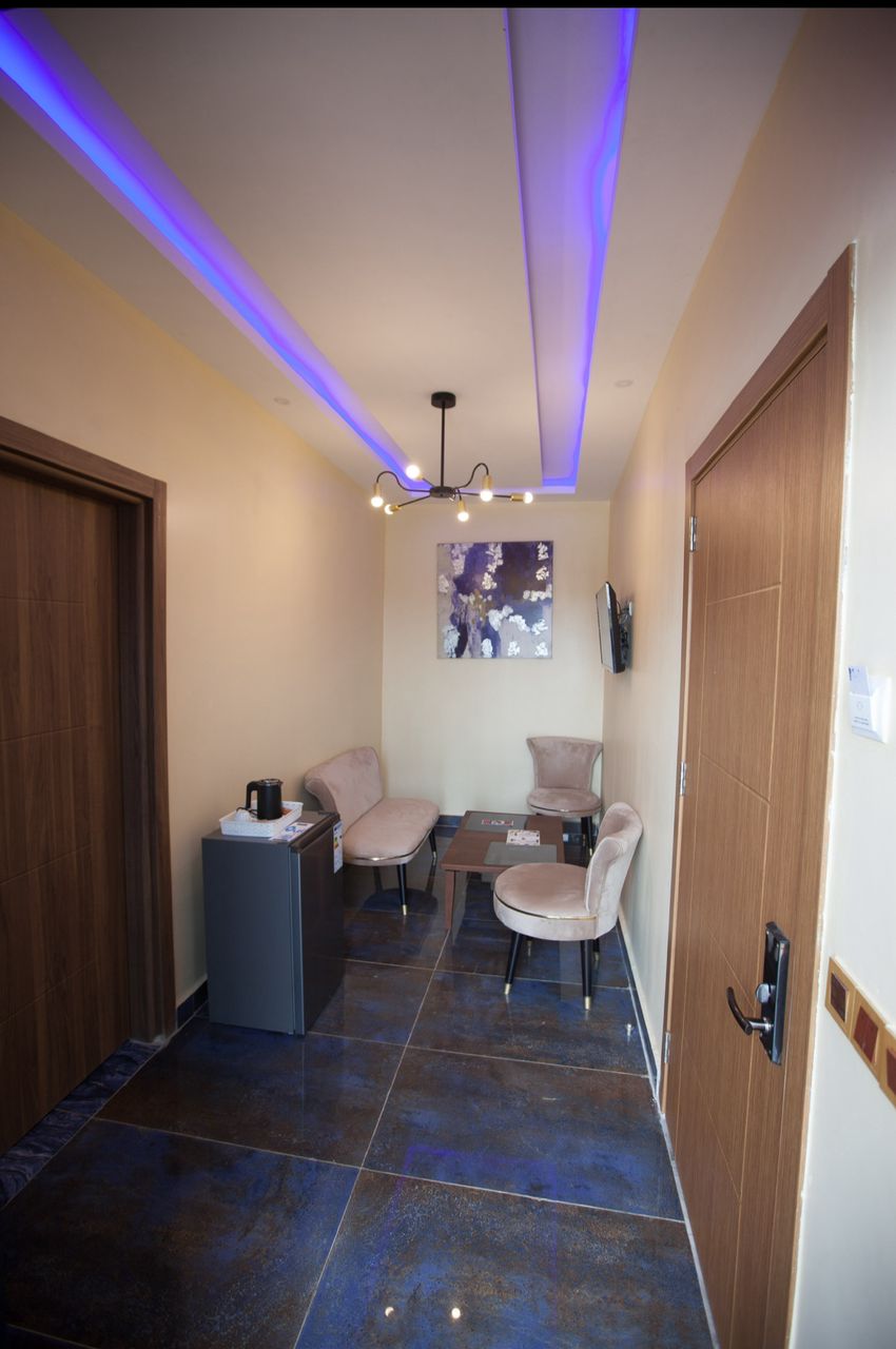 PALACE HOTEL - Photo 3