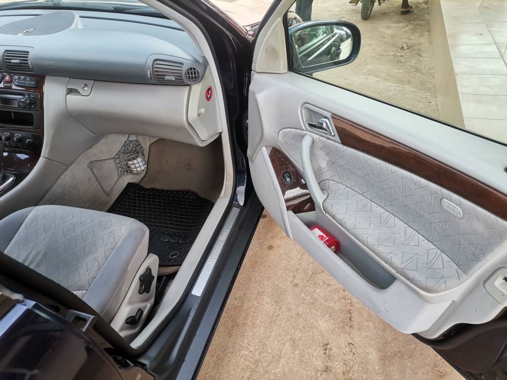 MERCEDES-BENZ CLASSE C - Photo 2