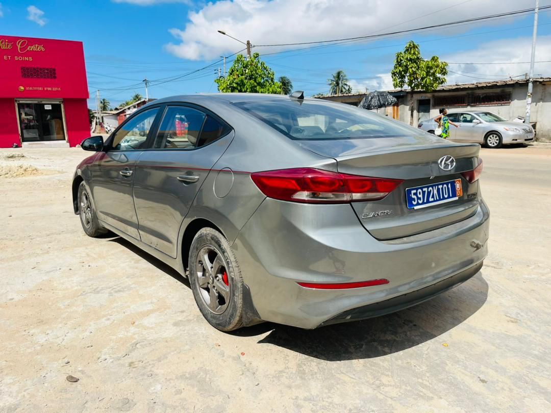 HYUNDAI ELANTRA - Photo 7