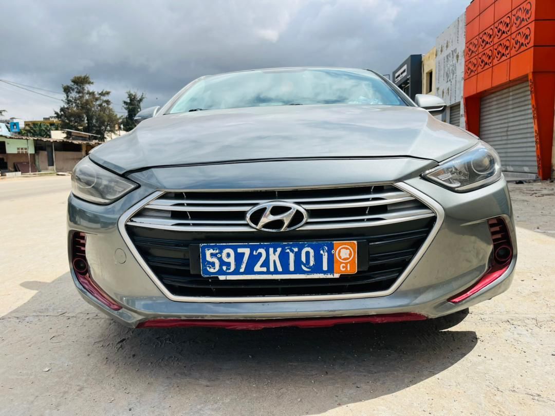 HYUNDAI ELANTRA - Photo 8