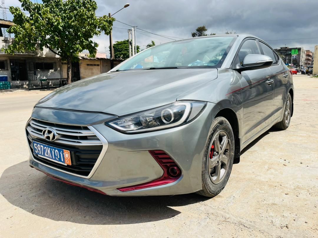 HYUNDAI ELANTRA - Photo 1