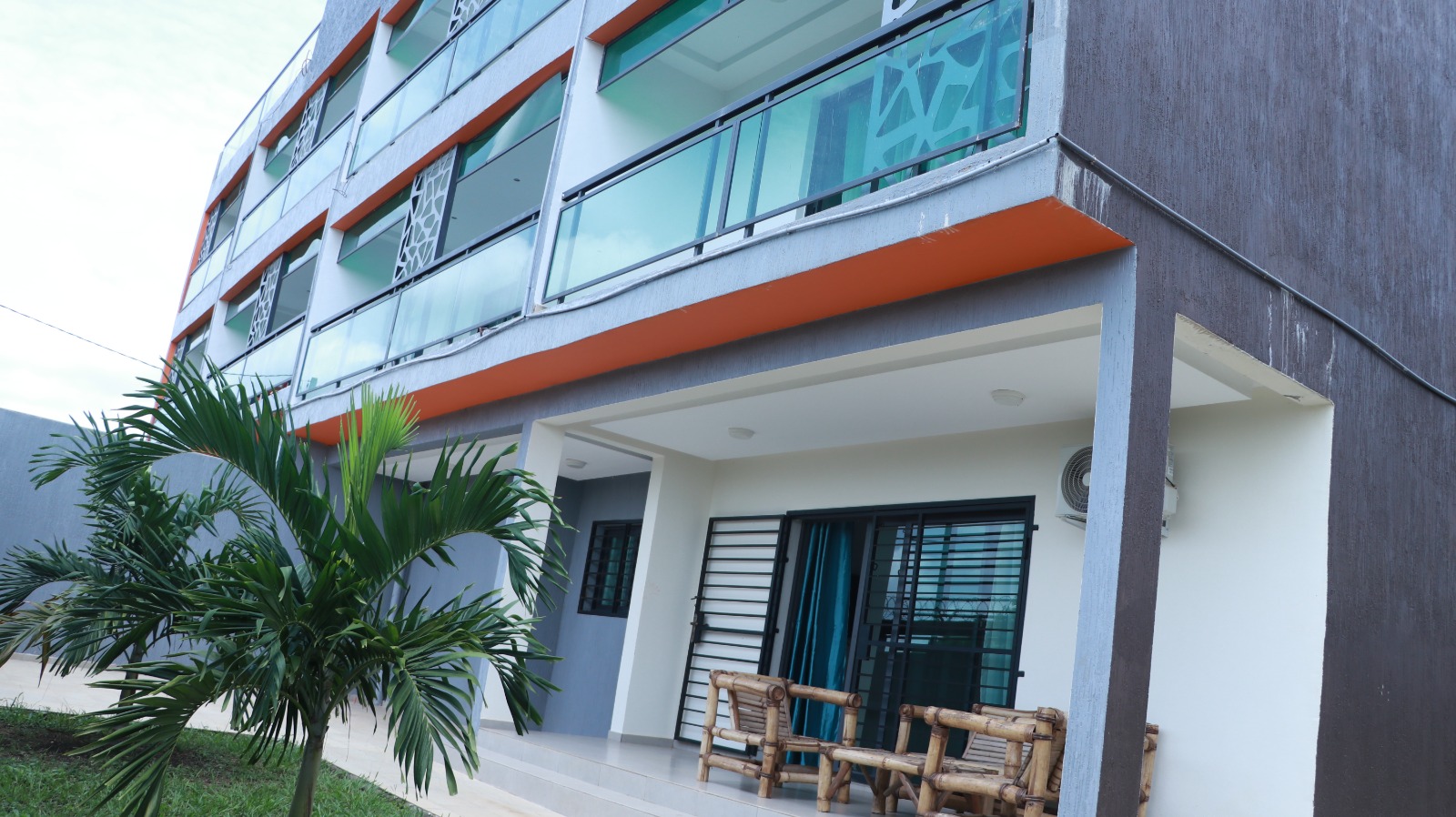 RESIDENCE EXCELLENCE HOTEL - Photo 3