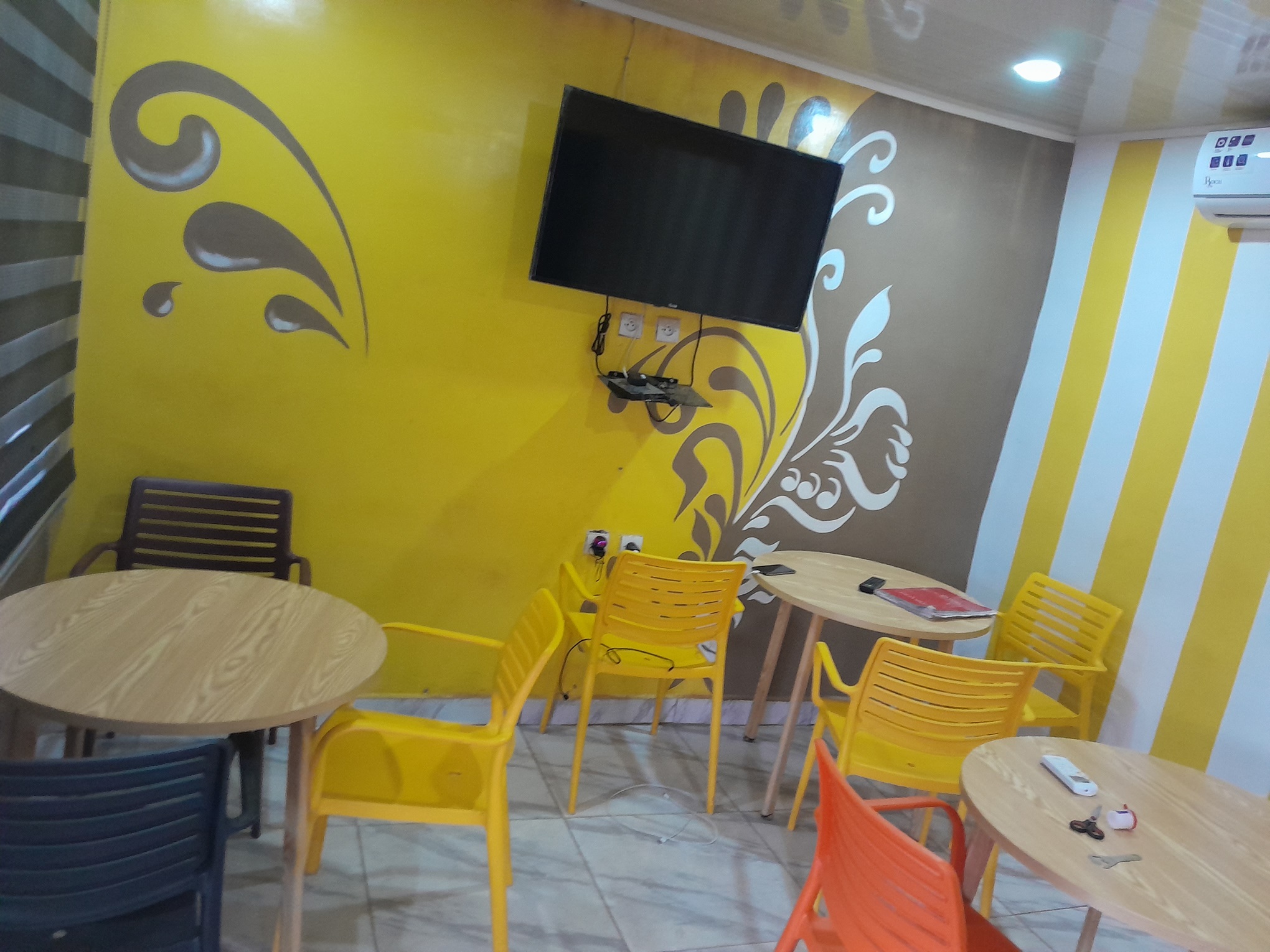 Resto Yankadi - Photo 1