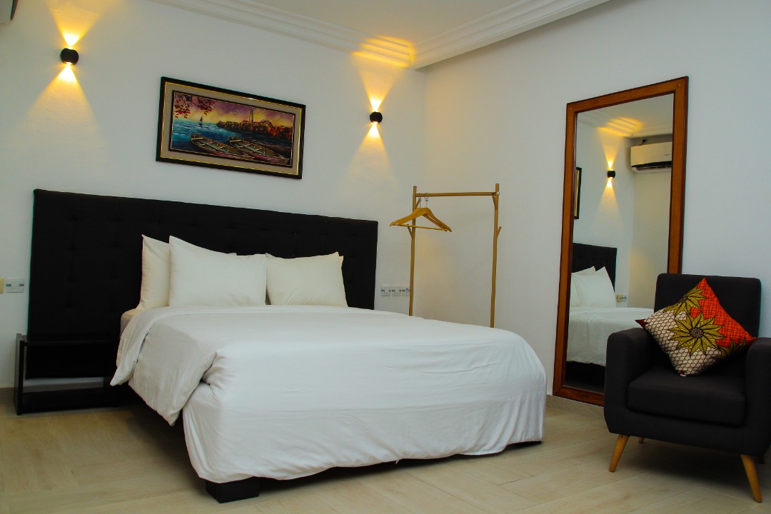 LES HOTEL EULIS - Photo 1