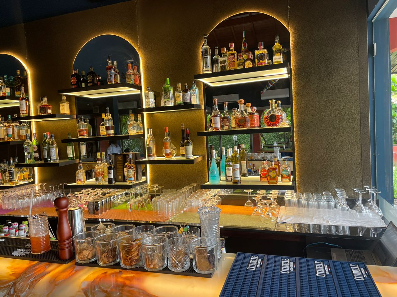 ROXY LOUNGE - Photo 11