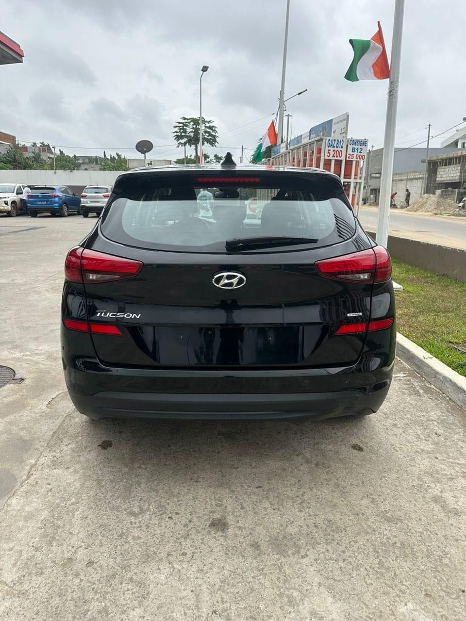 HYUNDAI TUCSON - Photo 2